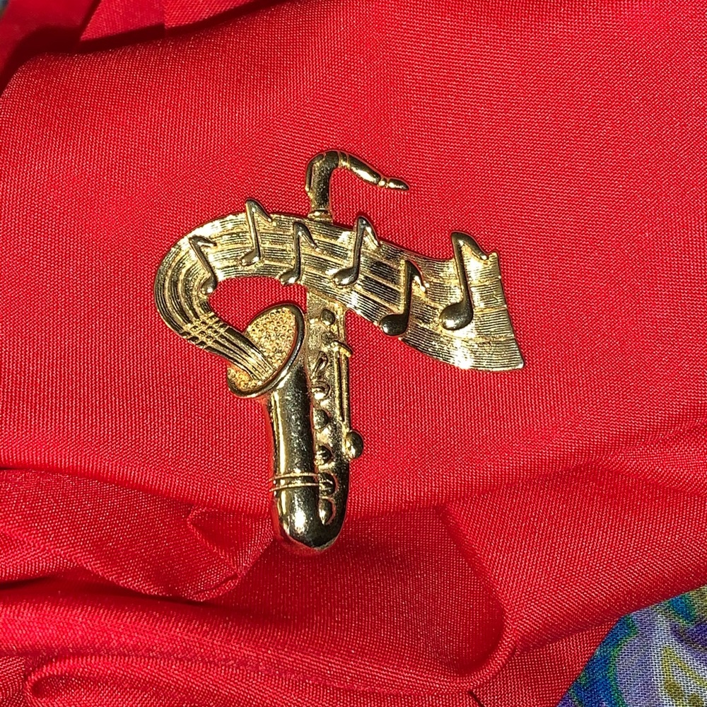 JJ Gold Tone Musical Trombone Lapel Tack Pin